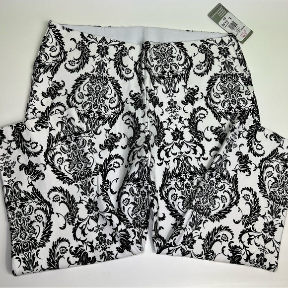 Peter Nygard Slims Capri Pants Luxe Ponte Knit Paisley Floral size L NWT - Picture 3 of 6